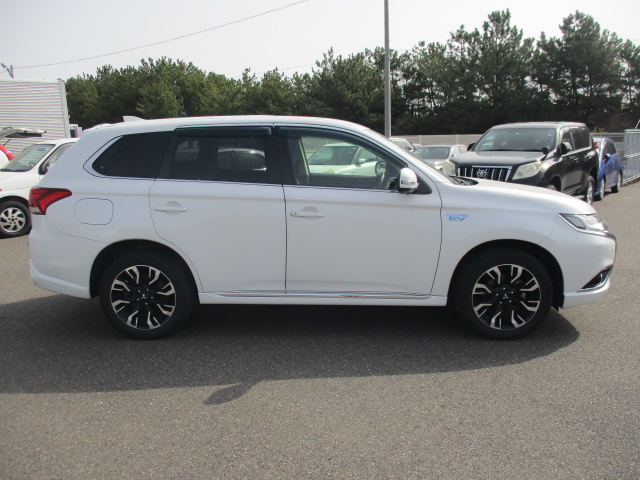 MITSUBISHI OUTLANDER 4WD PHEV SAFETY PACKAGE