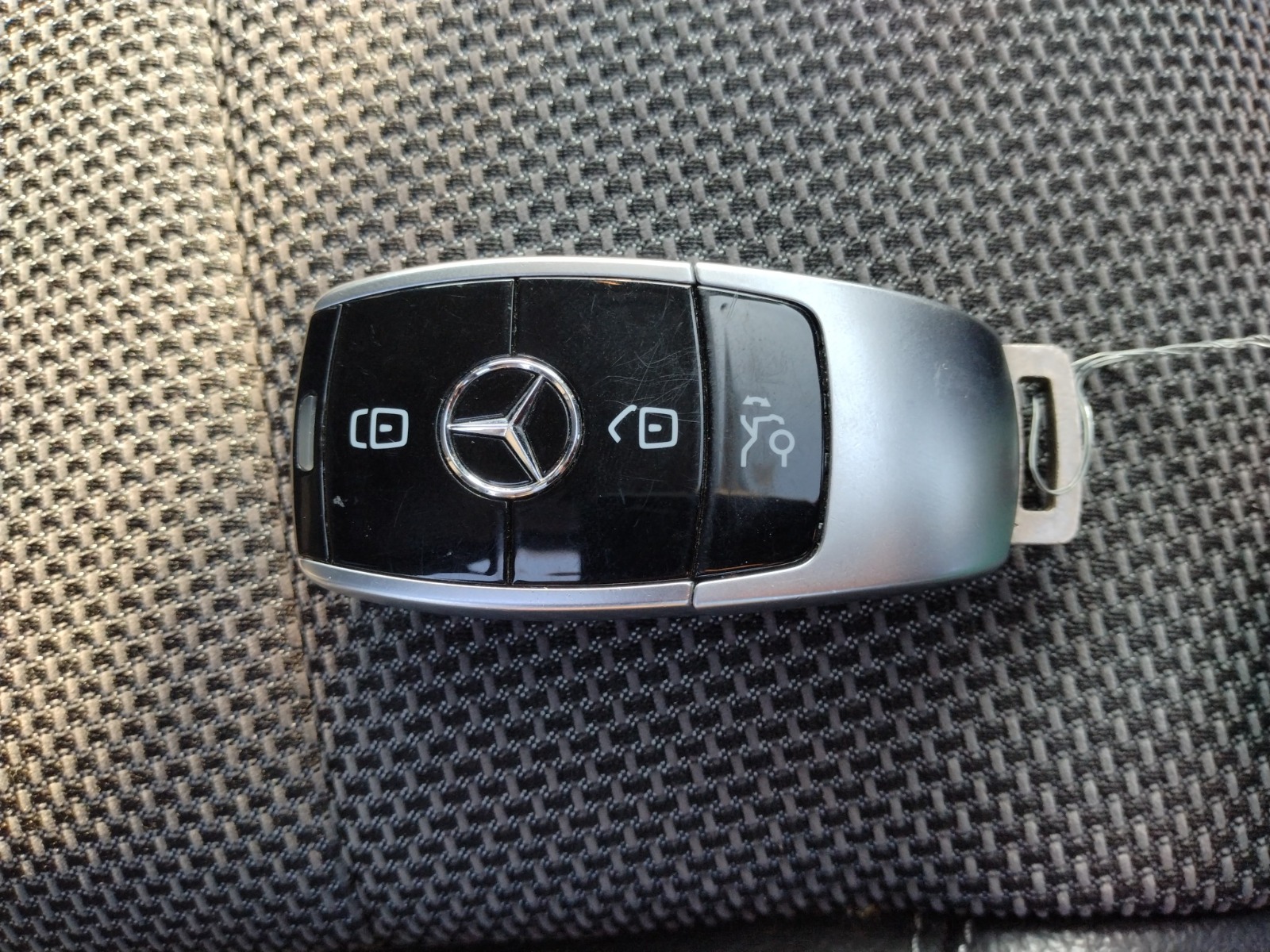 MERCEDES BENZ E-CLASS 4D E200 AVANTGARDE