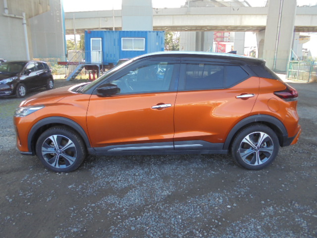NISSAN KICKS X