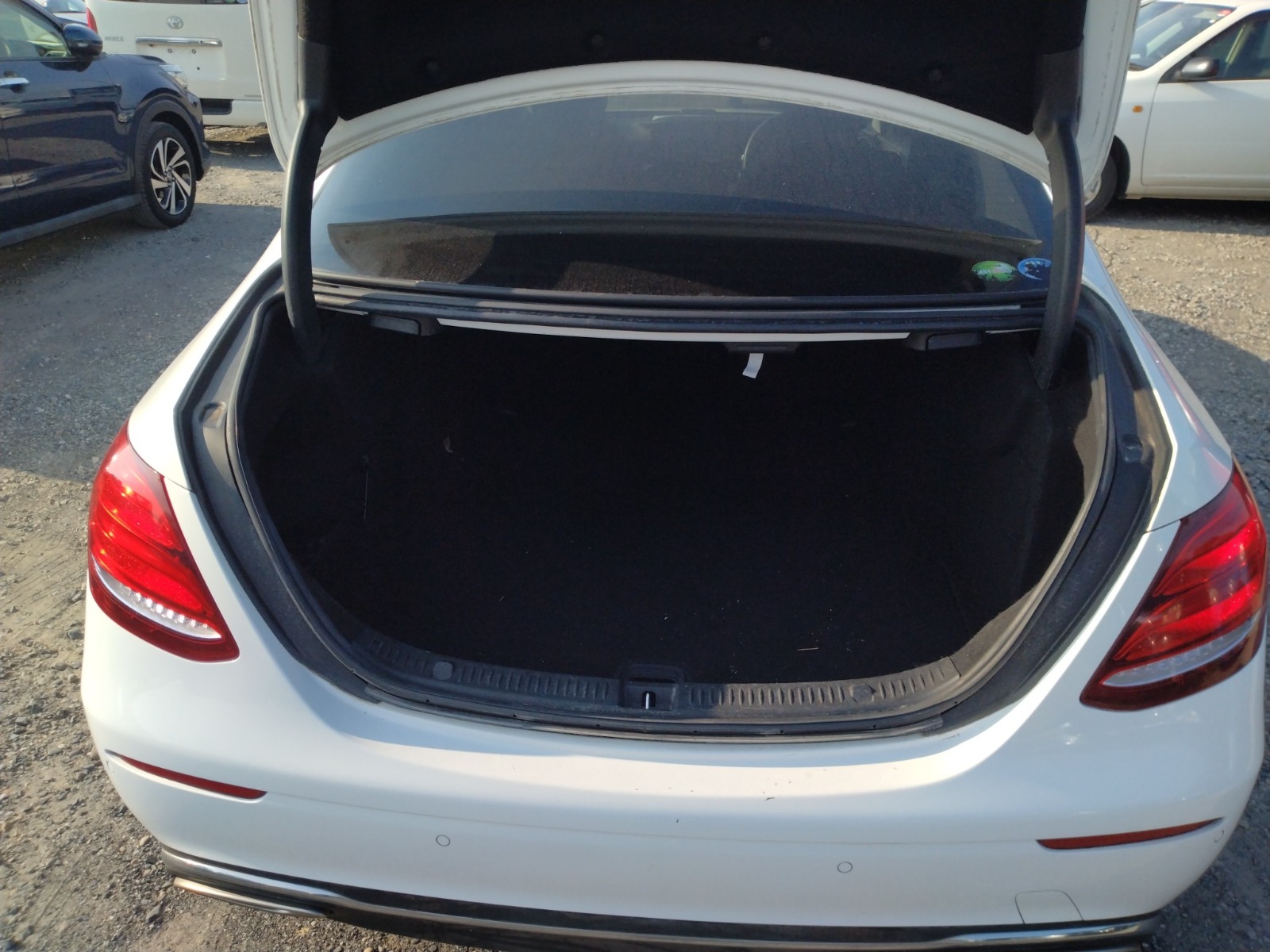 MERCEDES BENZ E-CLASS 4D E200 AVANTGARDE