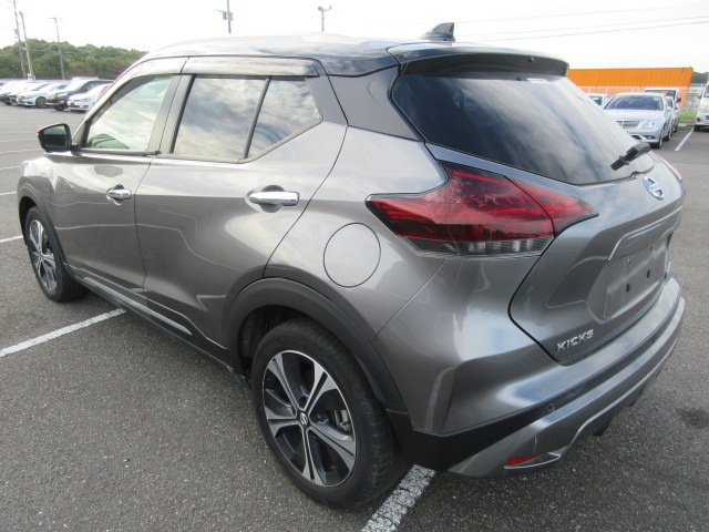 NISSAN KICKS 5D X
