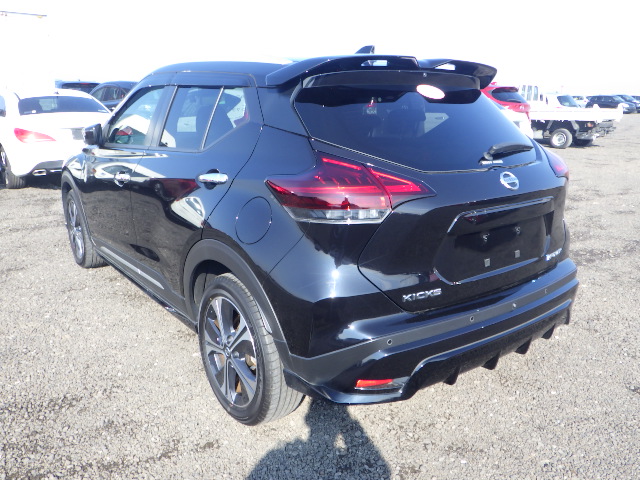 NISSAN KICKS X