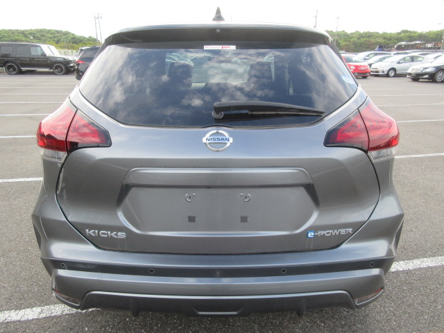 NISSAN KICKS 5D X