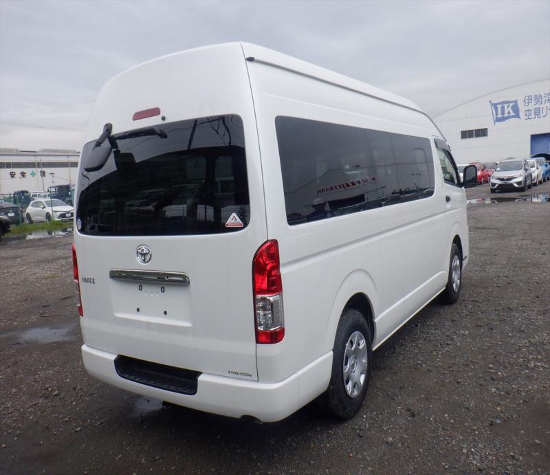 TOYOTA HIACE VAN