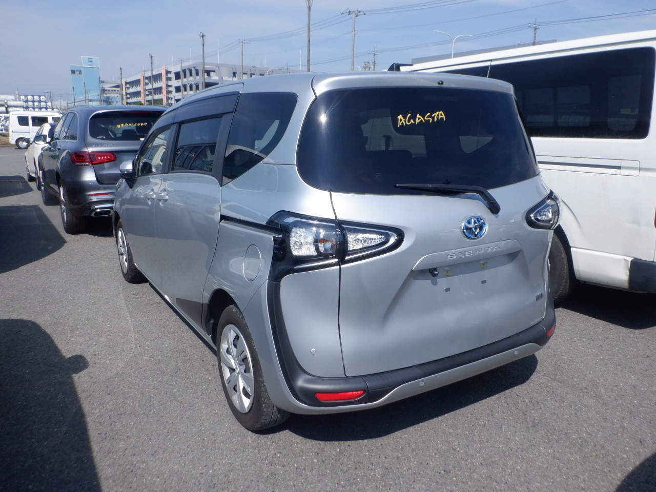 TOYOTA SIENTA HYBRID FUNBASE X