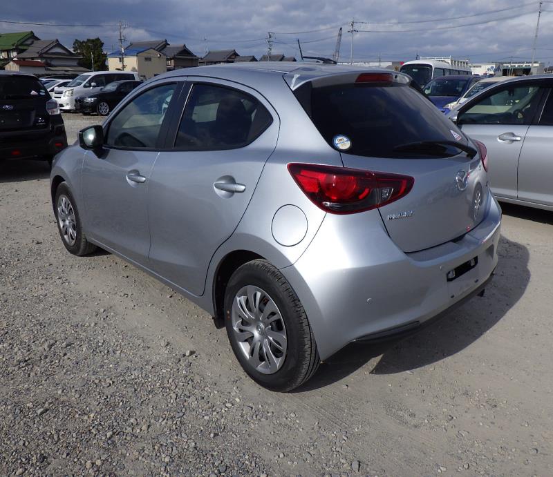MAZDA 2