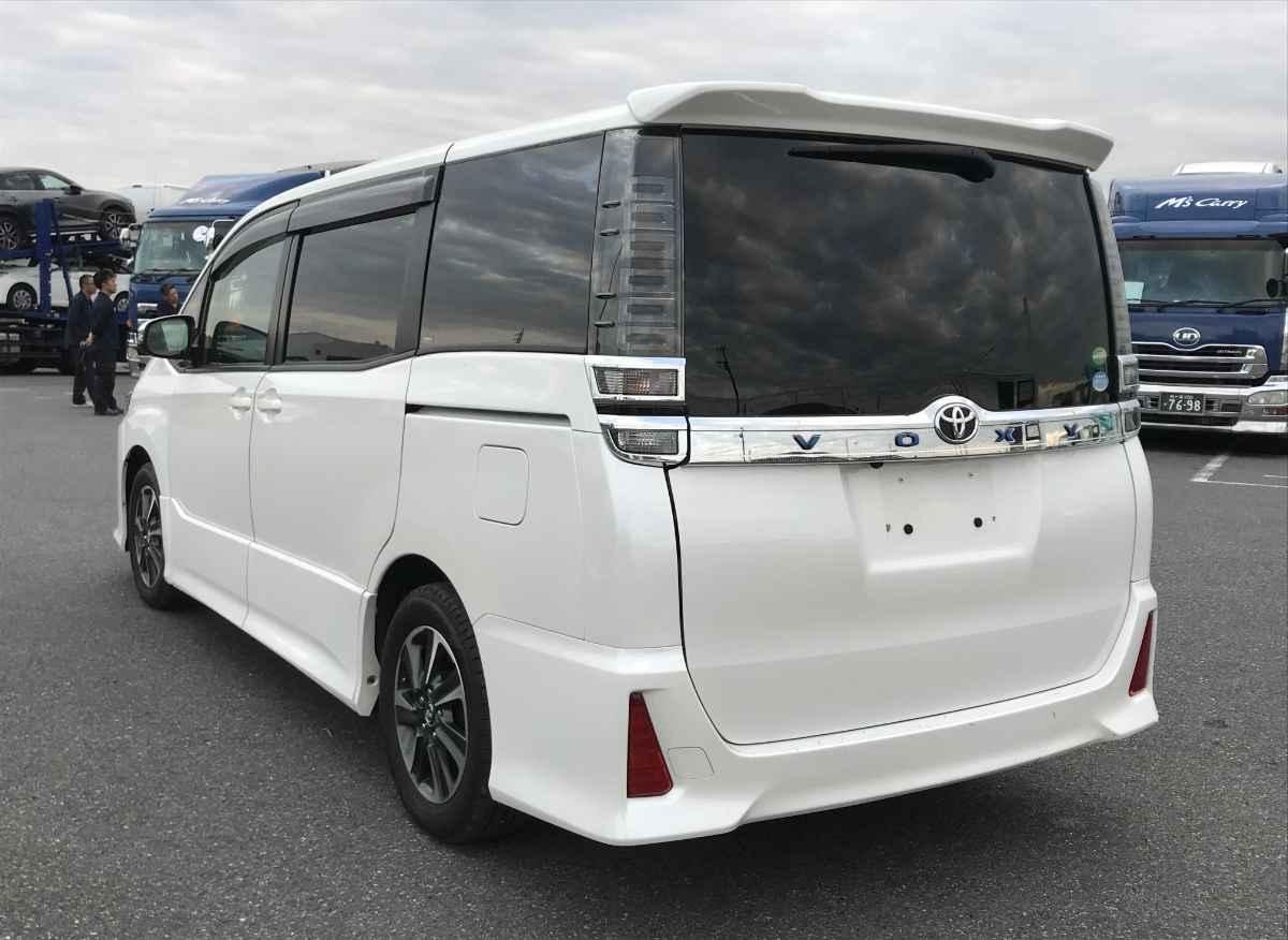 Toyota Voxy 2018