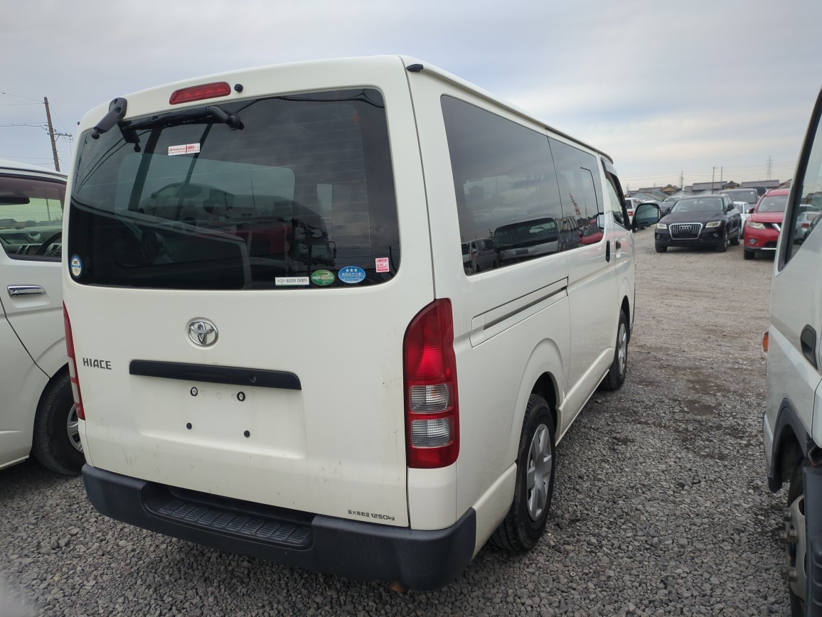 TOYOTA HIACE
