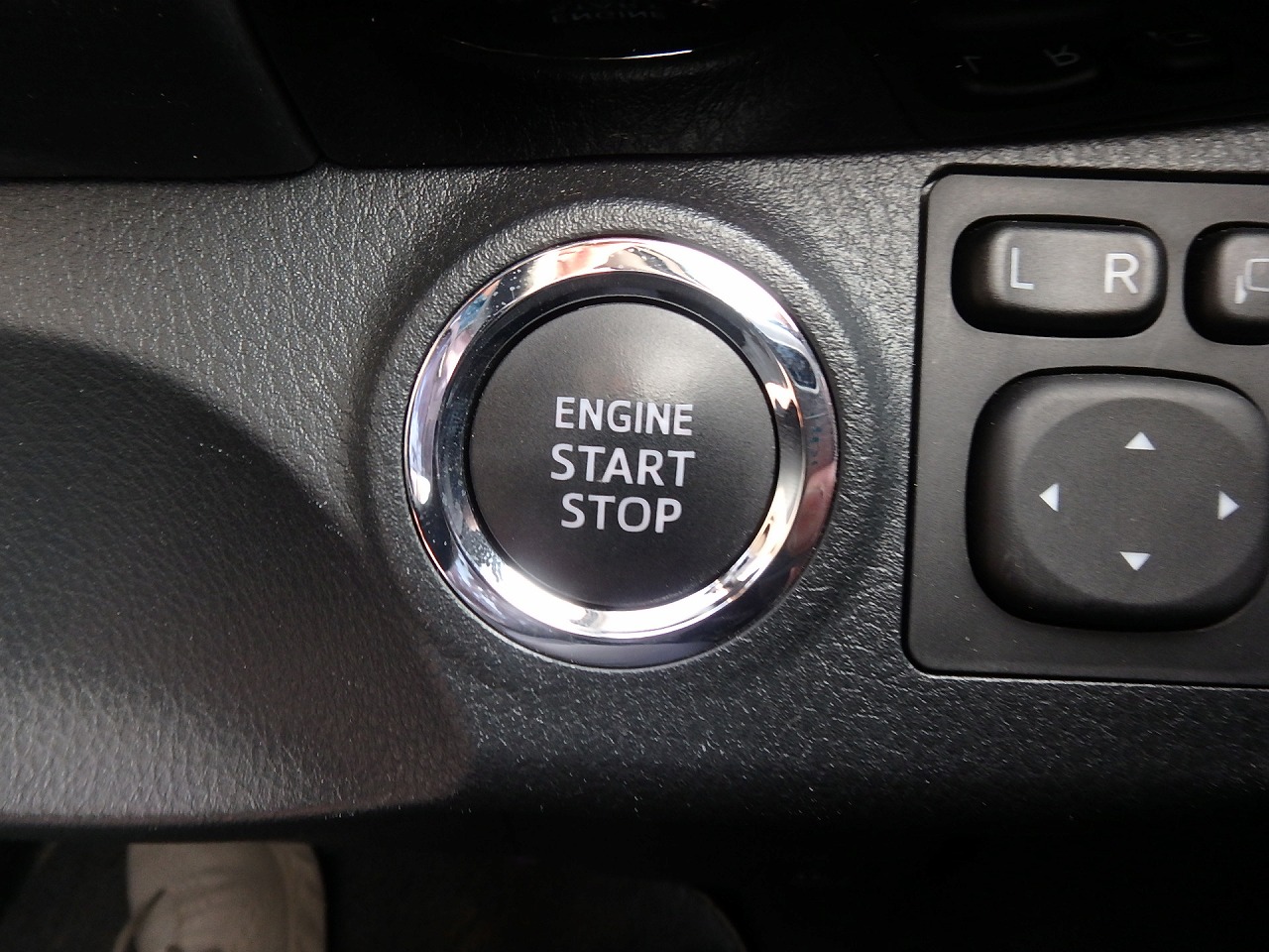 TOYOTA VITZ 5D F SAFETY EDITION 3