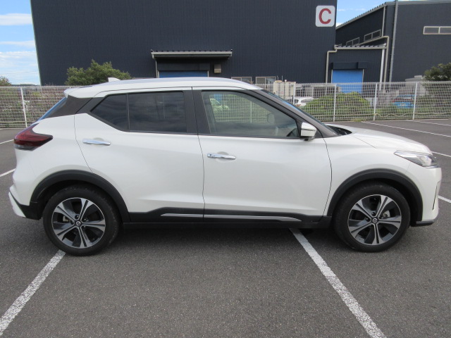 NISSAN KICKS 5D X