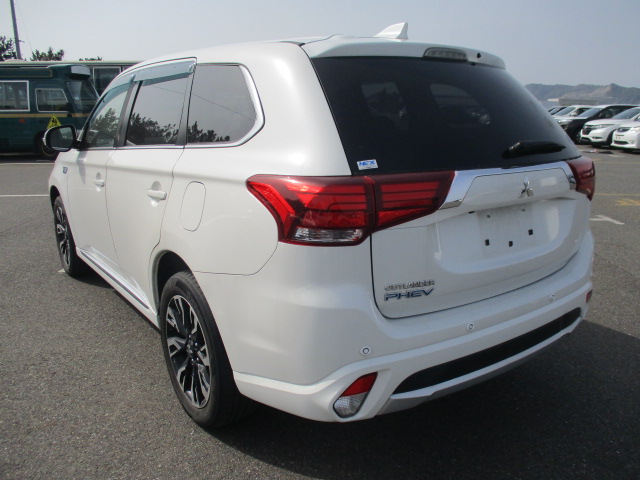 MITSUBISHI OUTLANDER 4WD PHEV SAFETY PACKAGE