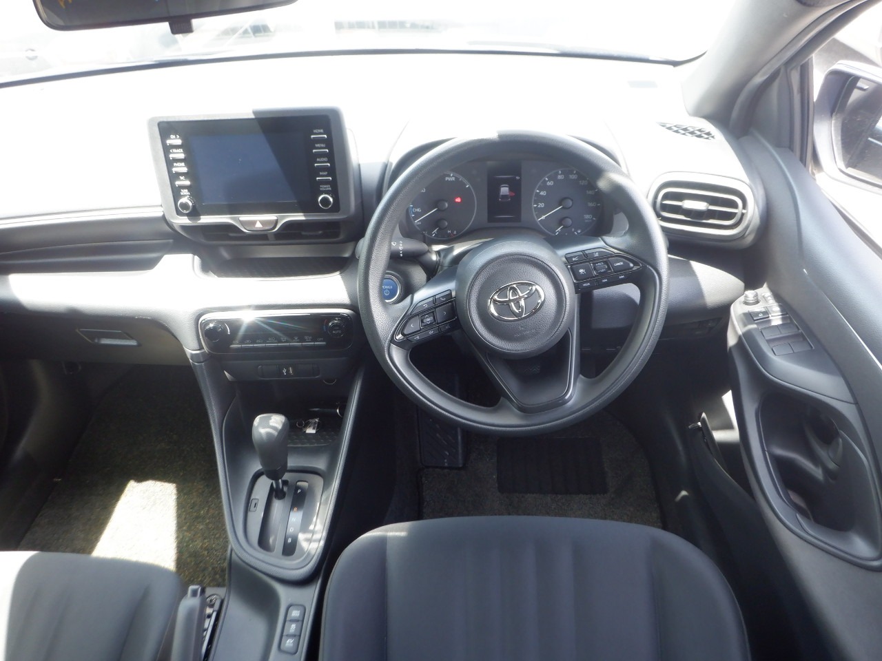 TOYOTA YARIS HYBRID X