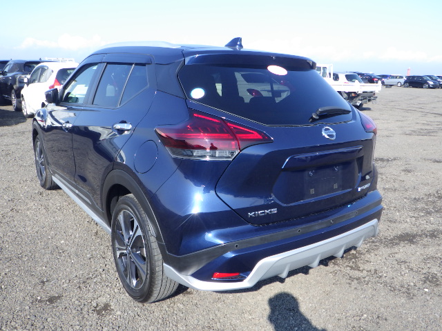 NISSAN KICKS X