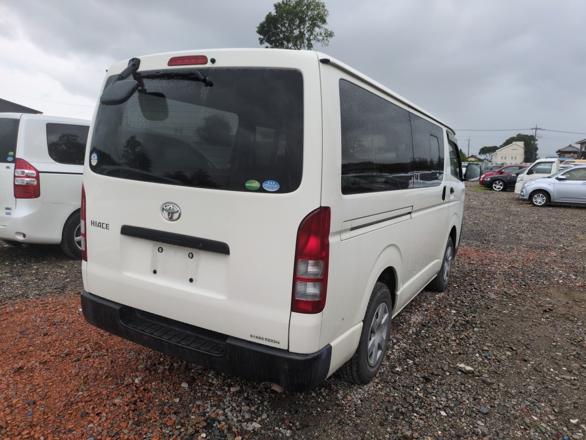 TOYOTA HIACE