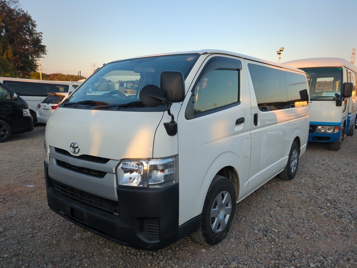 TOYOTA  HIACE