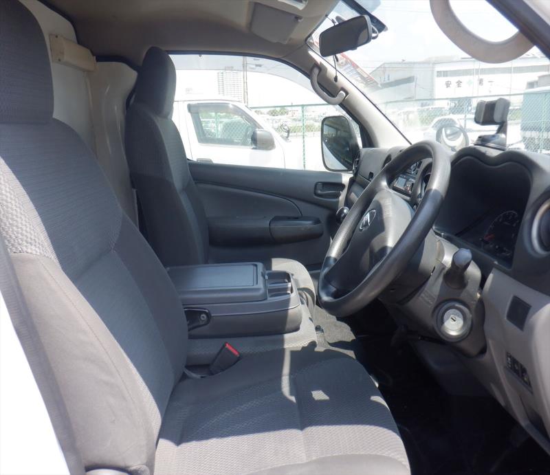 NISSAN CARAVAN VAN NV350 DX