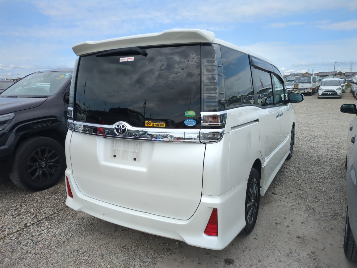 TOYOTA VOXY ZS SPARKLE