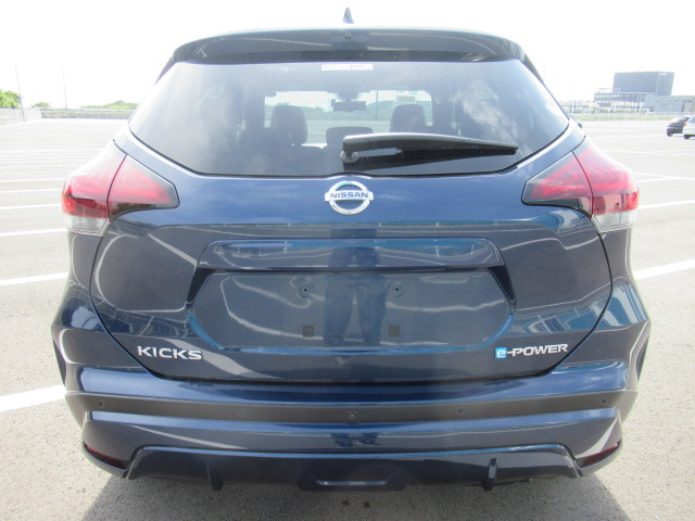 NISSAN KICKS 5D X