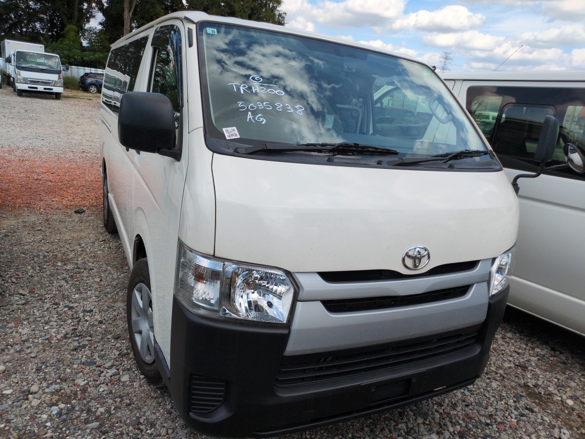 TOYOTA HIACE