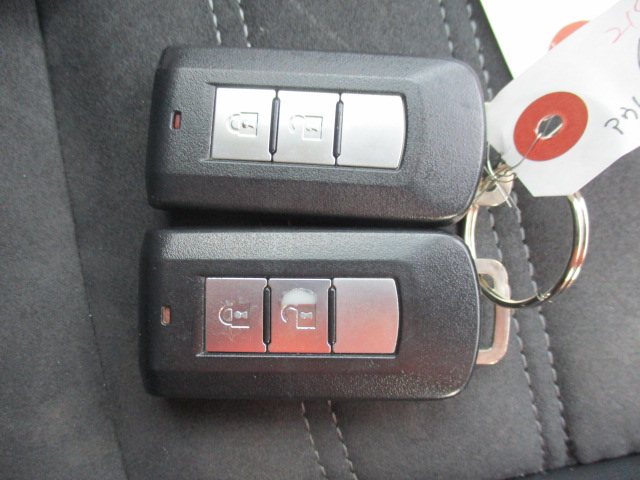 MITSUBISHI OUTLANDER 4WD PHEV SAFETY PACKAGE