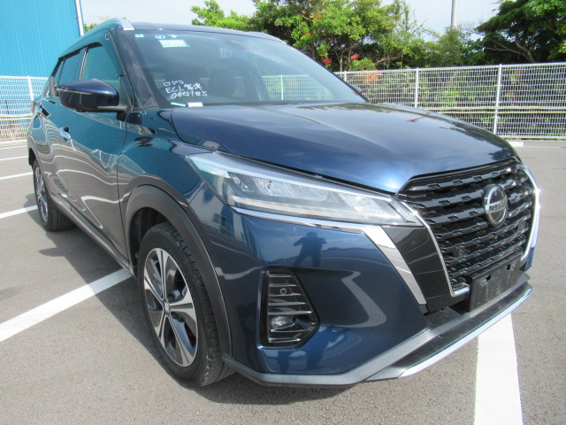 NISSAN KICKS 5D X