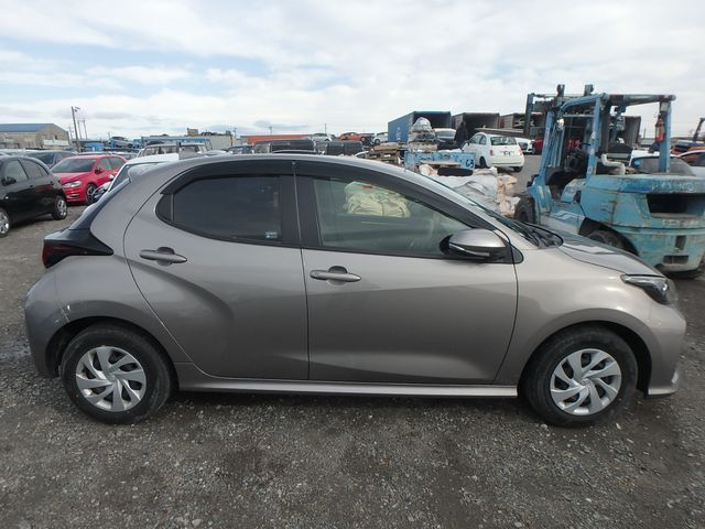 TOYOTA YARIS X