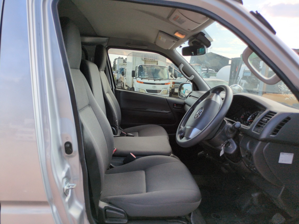 TOYOTA HIACE VAN 5D LONG DX