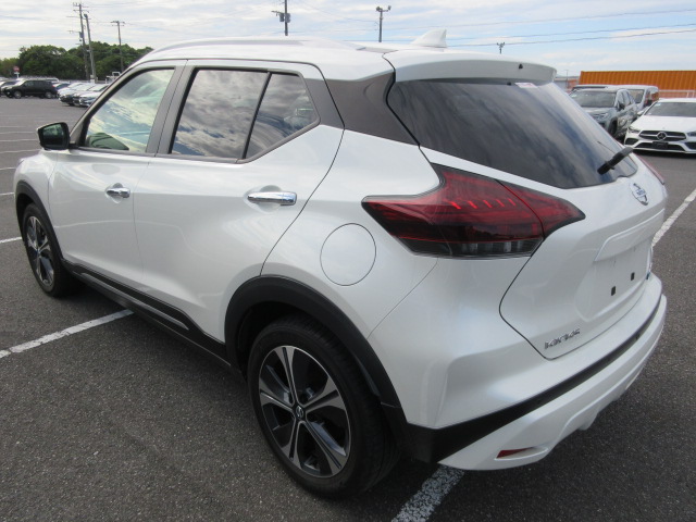 NISSAN KICKS 5D X