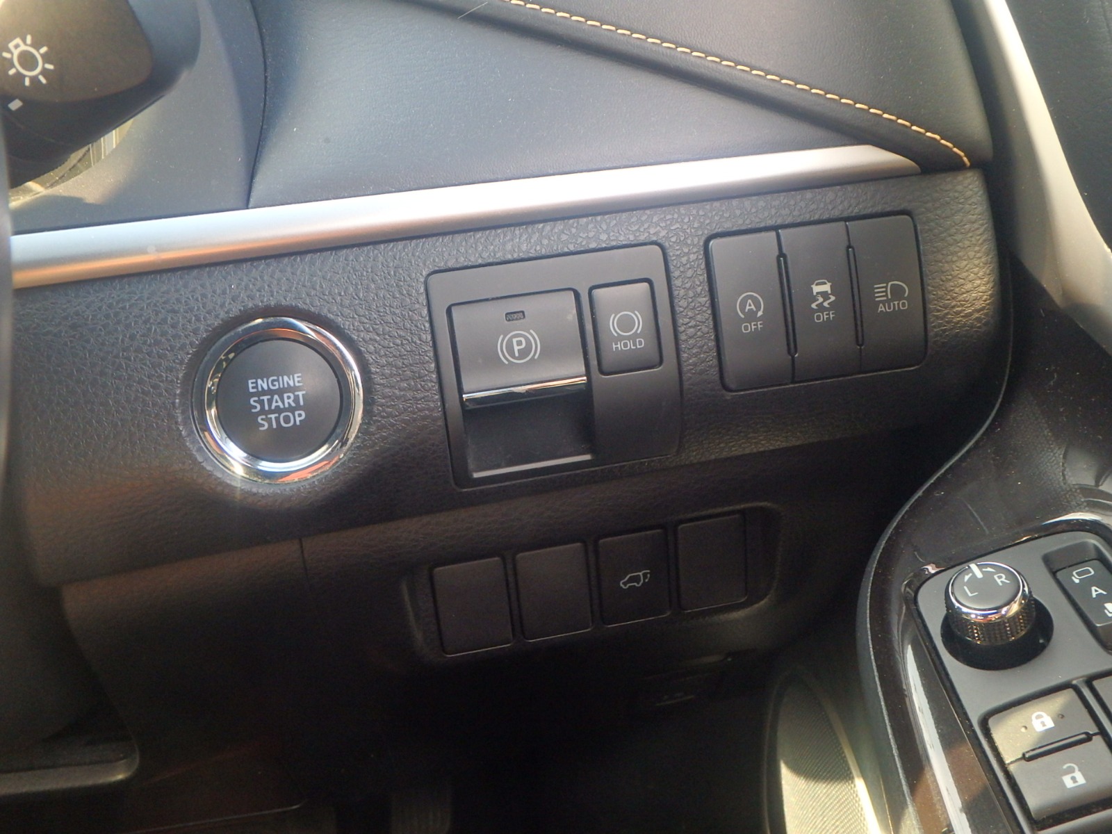 TOYOTA HARRIER PREMIUM