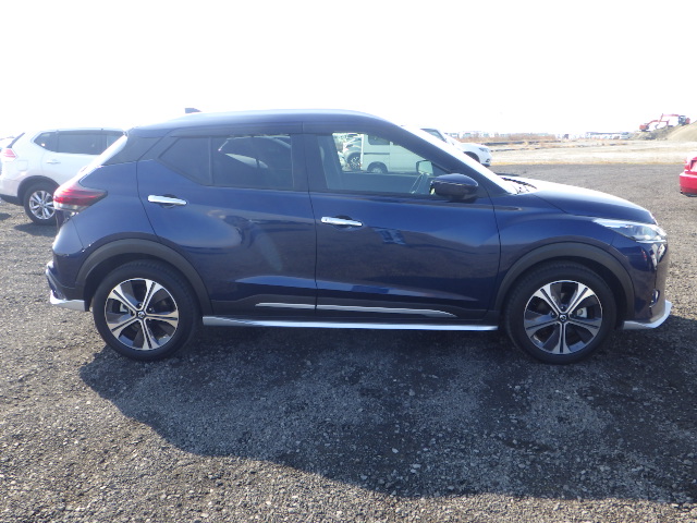 NISSAN KICKS X