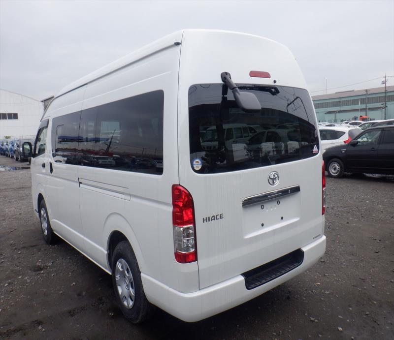 TOYOTA HIACE VAN