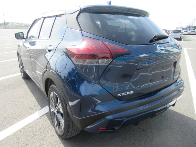 NISSAN KICKS 5D X